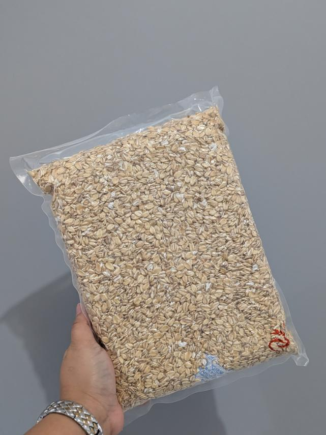 Old Fashion ROLLED OATS 1kg - sugar free healthy rolled oats - Exp. Date June 2027